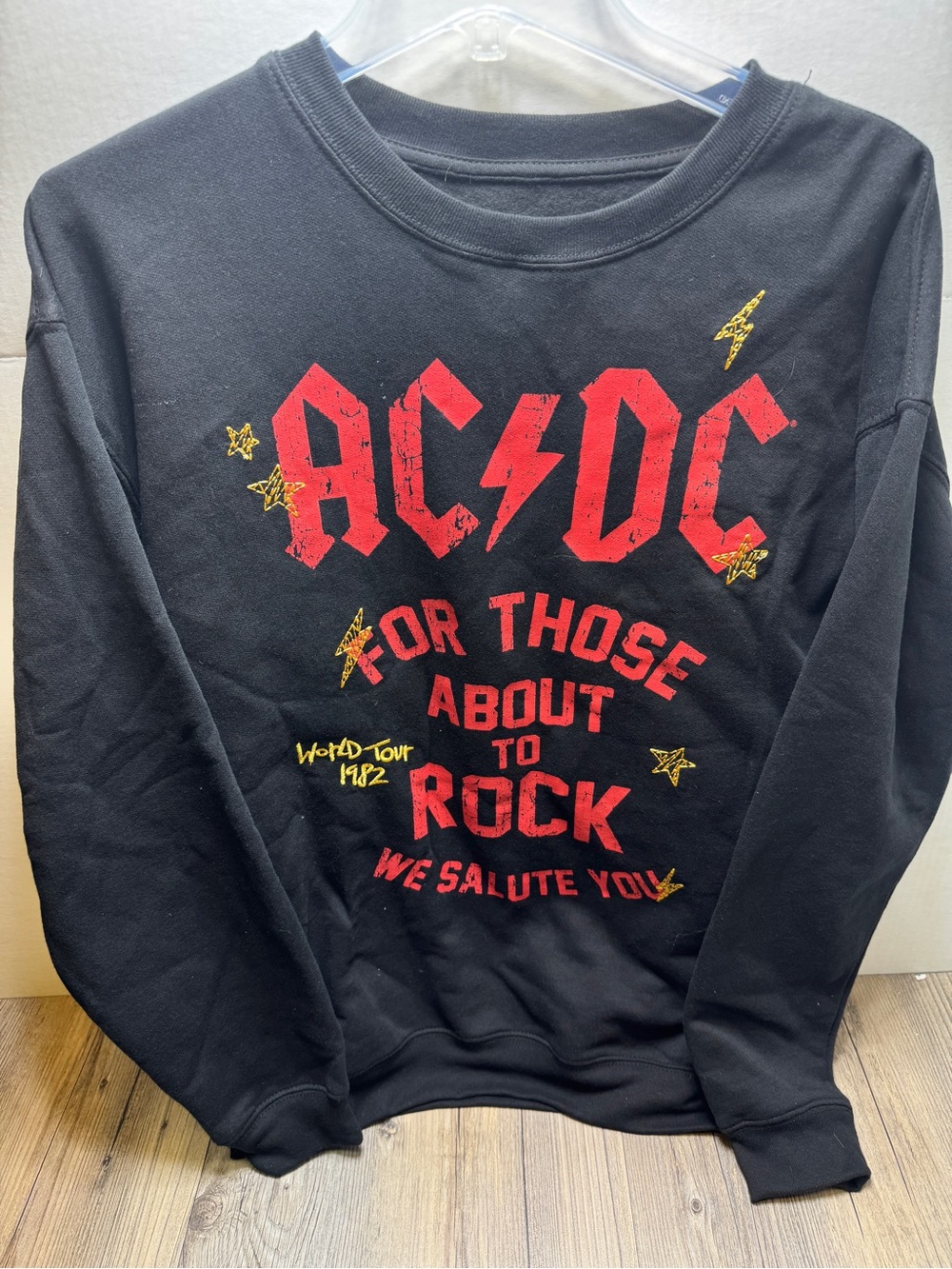 AC /DC World 1982 Tour Reproduction Long Sleeve Sweat Shirt Women’s Medium Black